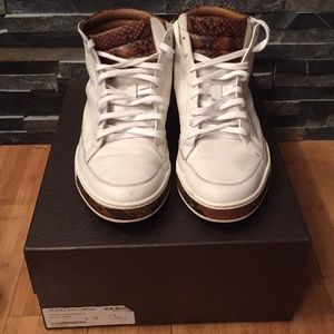 Authentic Gucci men’s white w/snakeskin 10